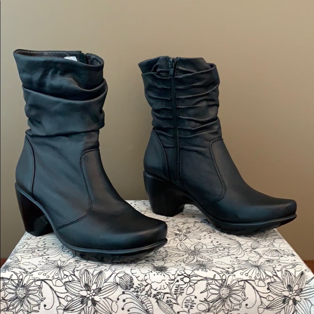 Naot Modesto Black Leather Scrunch Ankle Boots